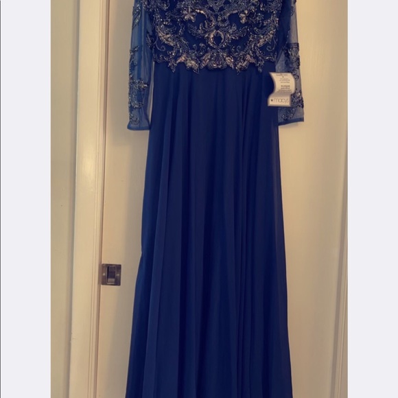 Dress - Picture 7 of 7